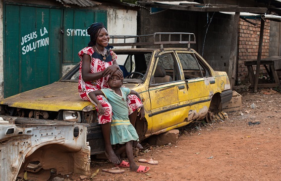 Une escouade à Bangui : témoignage sur la terre battue centrafricaine